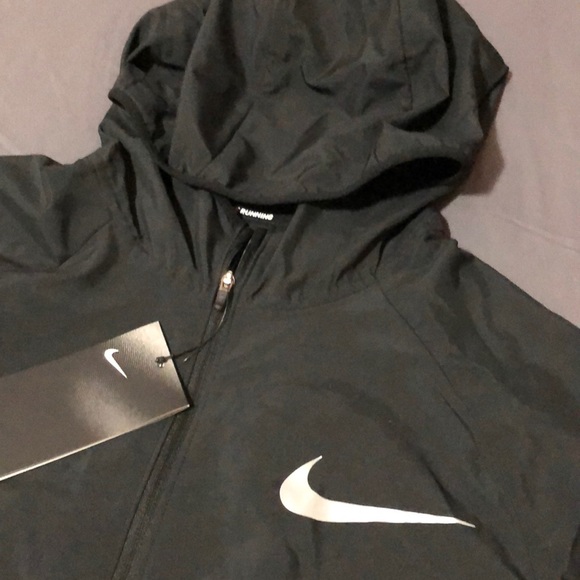 Nike Hooded Wind Breaker - Picture 3 of 3